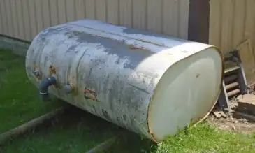 Steel water storage tank installation